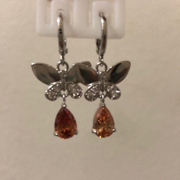 Cute dangling butterfly earrings (hoop) - Picture 6 of 6